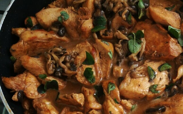 Frango com shimeji e requeijão