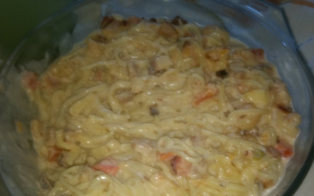 Macarrão ao molho branco com bacon e camarão