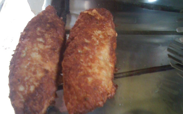 Enroladinho de hambúrguer empanado