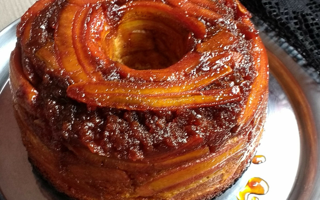 Bolo de banana caramelado