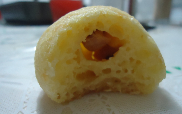 Pão de queijo recheado