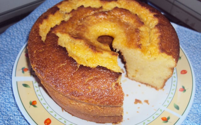 Broa de fubá com leite azedo