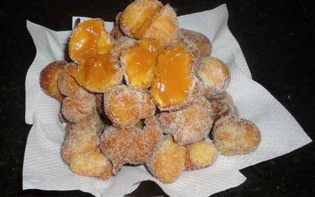 Bolinho de chuva com doce de leite