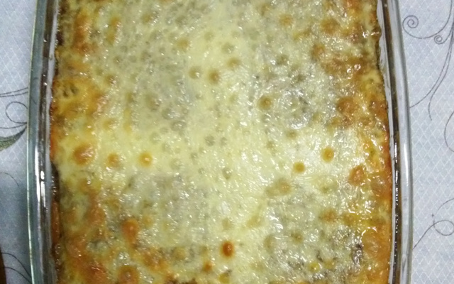 Bolo de mandioca com carne moída