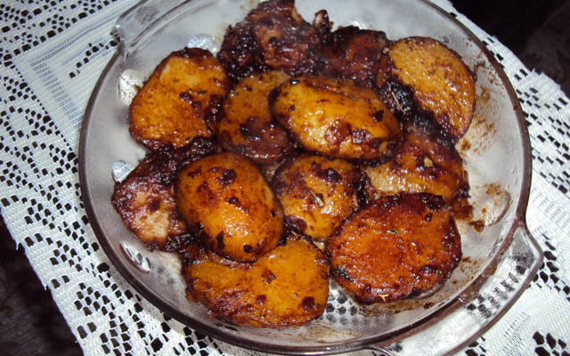 Batata cozida ao molho shoyu