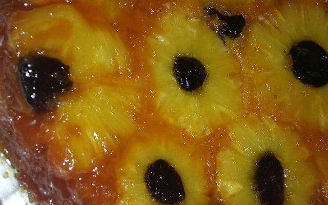 Bolo de abacaxi em calda