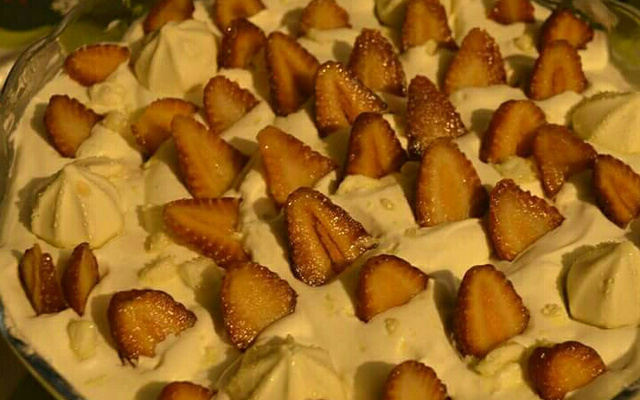 Merengue de Morango com Suspiro