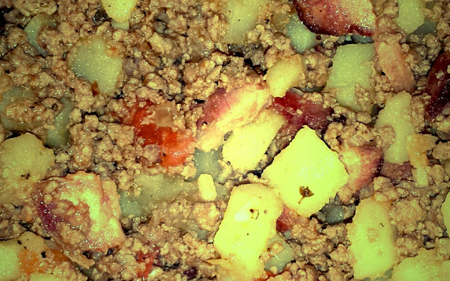 Carne moída com batata rápida e saborosa