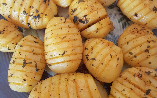 Batatas hasselback