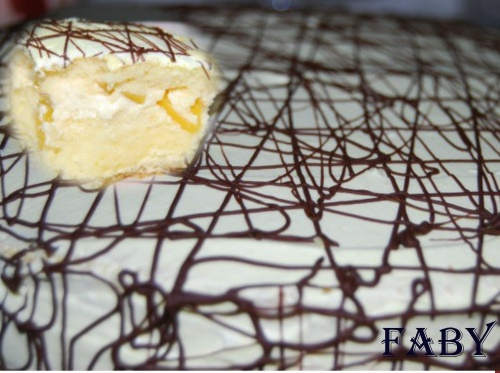 Bolo mousse de pêssego com sorvete de creme