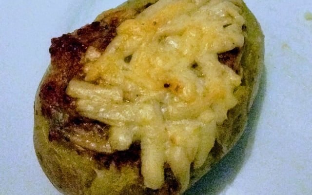 Batata recheada com carne moída