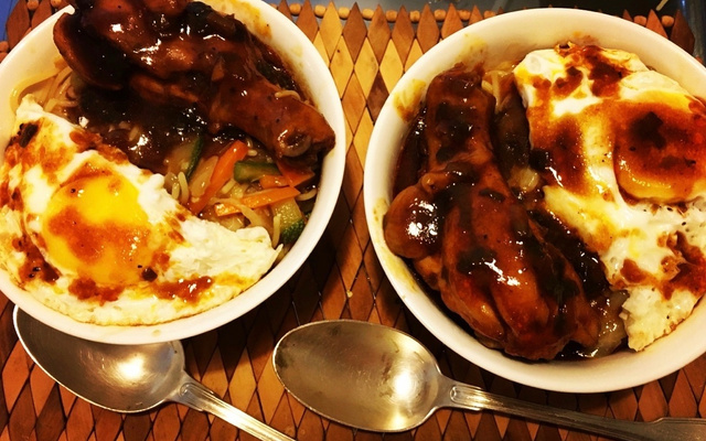 Macarrão shayreana e frango shayanês