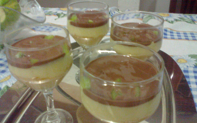 Torta mousse de chocolate branco com creme de chocolate preto