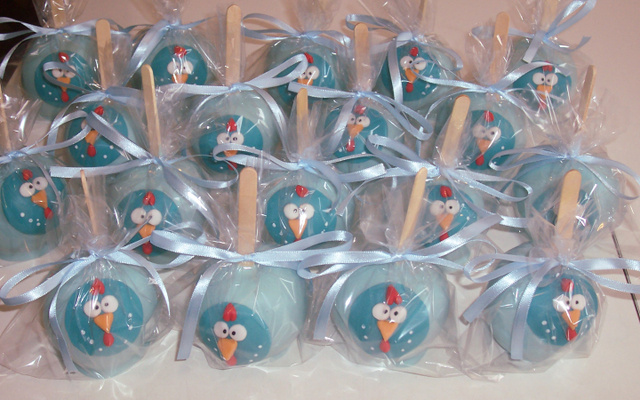 Docinhos modelados com leite ninho e leite condensado