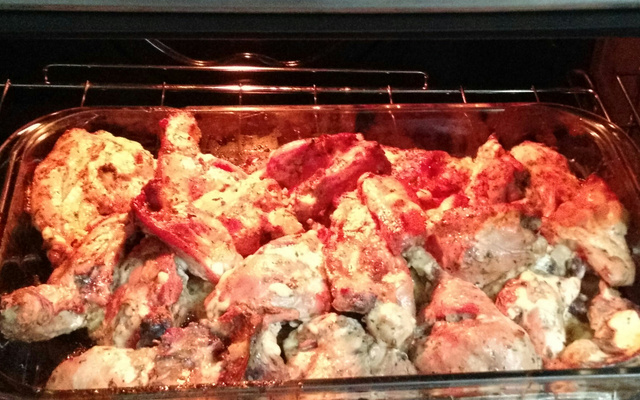 Frango assado ao forno com batatas