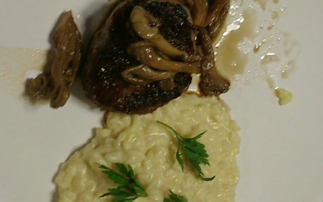 Risoto de limão com medalhão de filé mignon e shimeji
