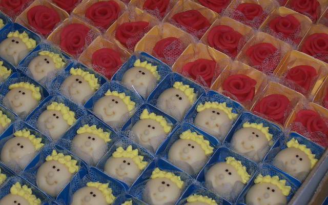 Docinhos modelados com leite ninho e leite condensado