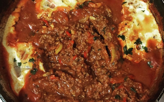 Shakshuka com carne moída