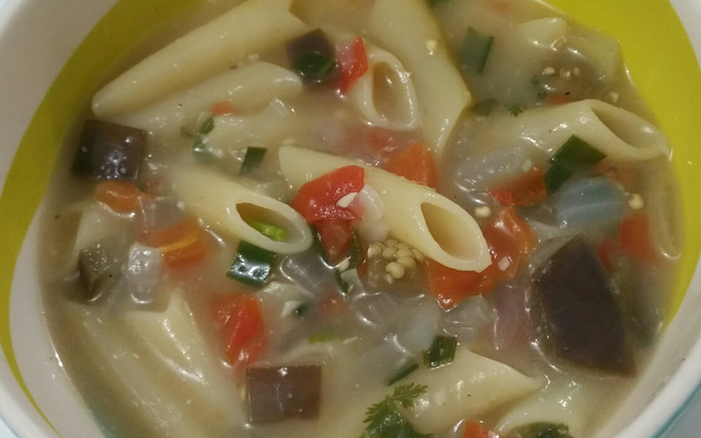 Sopa de tomates e berinjela de baixa caloria