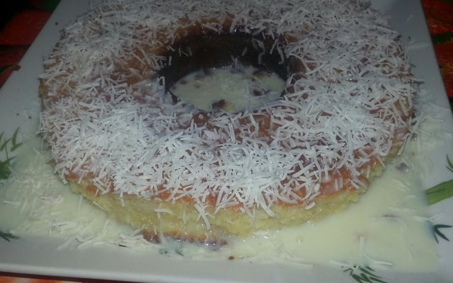 Bolo de laranja gelado com coco