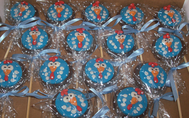 Pirulitos de chocolate para a criançada (da galinha)