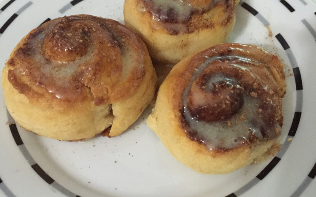 Enrolados de canela (cinnamon rolls)