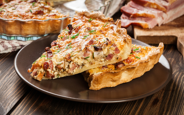 Torta de queijo com calabresa