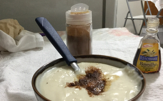 Mingau de maizena com baunilha