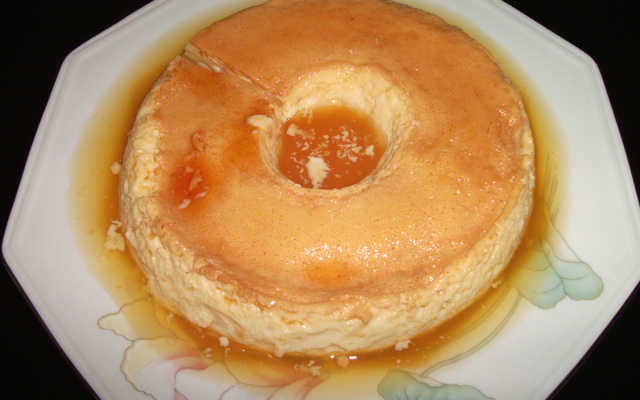 Pudim de leite condensado furadinho