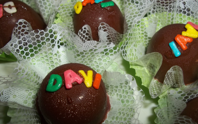 Bombom de chocolate com recheio de maracujá