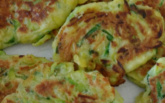 Bolinho de abobrinha na frigideira