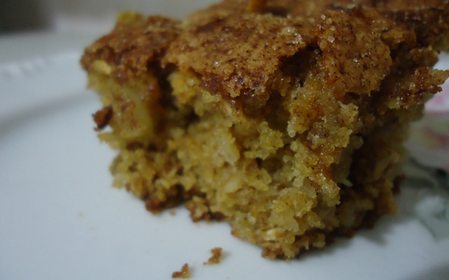 Bolo de maçã com granola