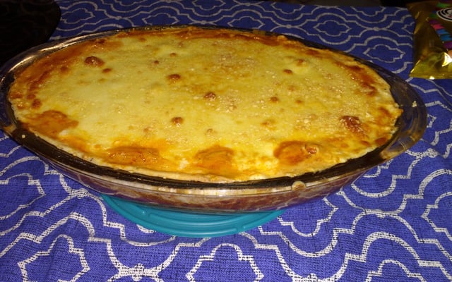 Lasanha com molho branco e bolonhesa