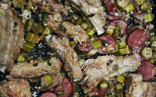 Costelinha de porco com quiabo