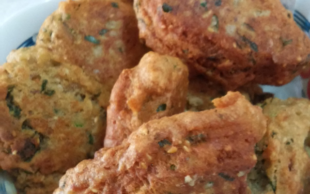 Bolinho de couve e atum