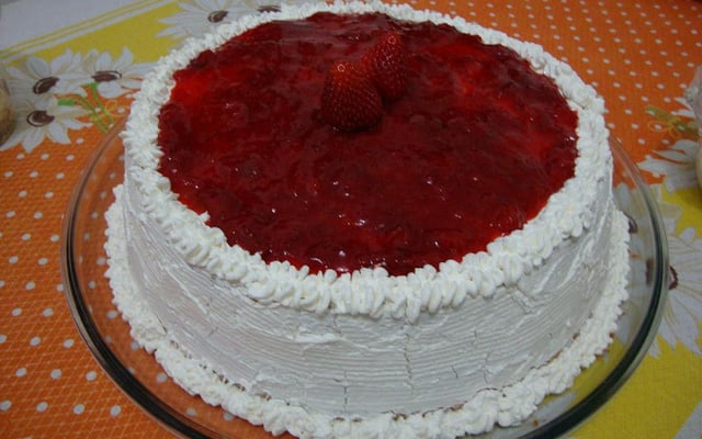 Bolo mousse de morango