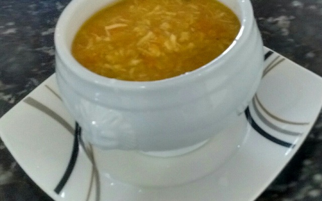 Sopa de batata baroa, frango e curry
