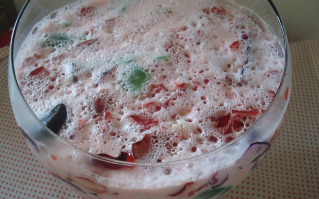 Gelatina colorida com guaraná