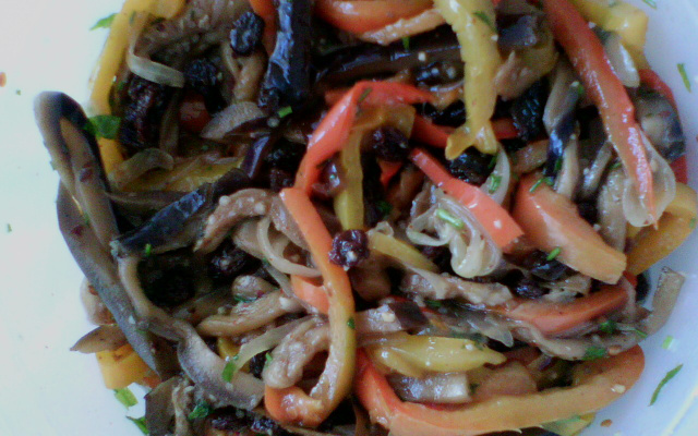 Salada de berinjela picante e deliciosa