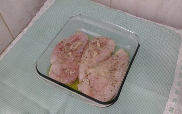 Filé de frango ao molho de mostarda ao forno