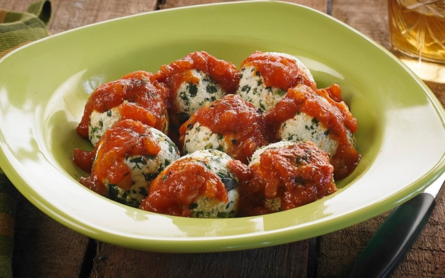 Almôndegas de ricota com espinafre