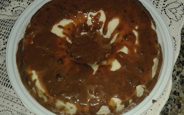 Manjar de coco com calda de abacaxi