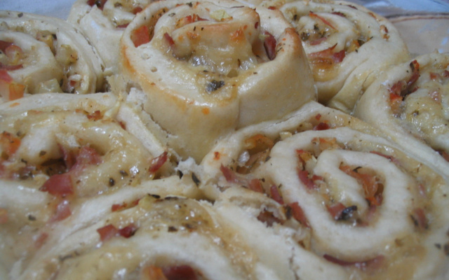 Caracóis de presunto e queijo