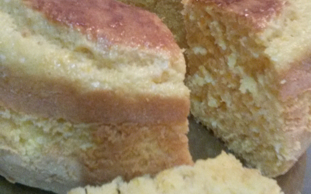 Bolo de milho sem açúcar com leite condensado
