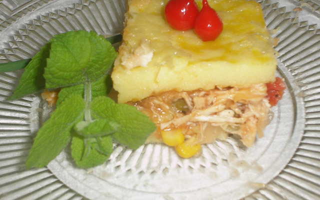 Polenta recheada com frango