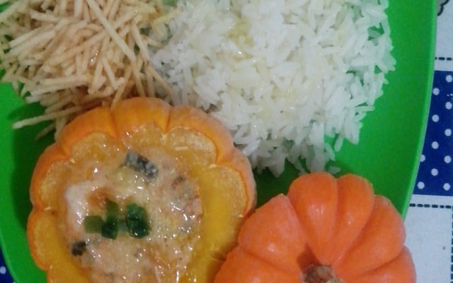 Abóbora recheada com creme de camarão