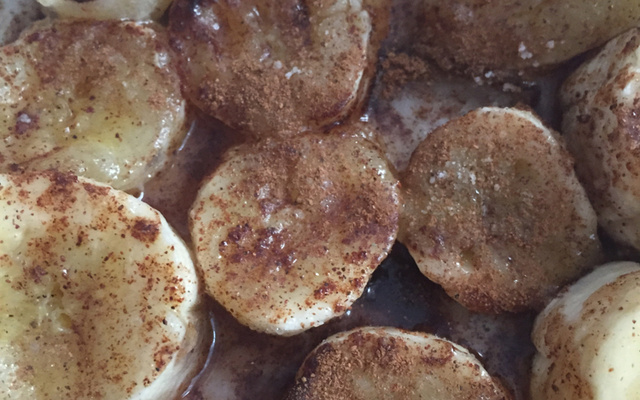 Banana de microondas com canela e açúcar