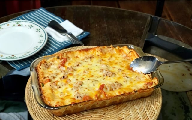 Lasanha de carne e molho branco