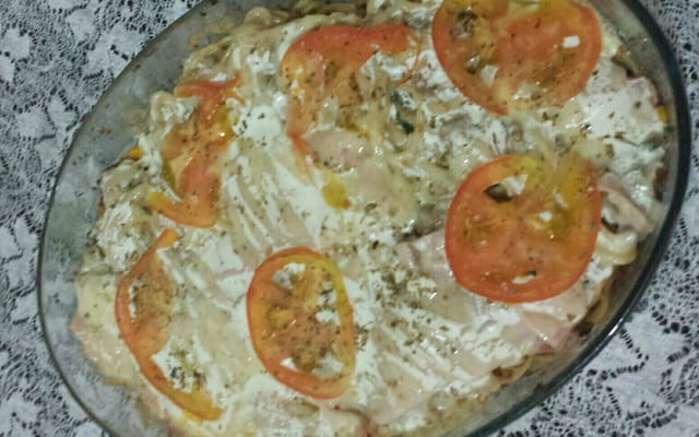 Macarrão com molho de carne moída ao forno