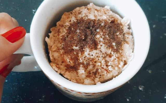 Bolo de caneca de aveia sem glúten